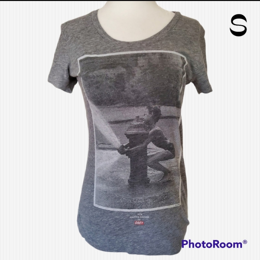 Obey Women's Grey Graphic T-shirt sz Small